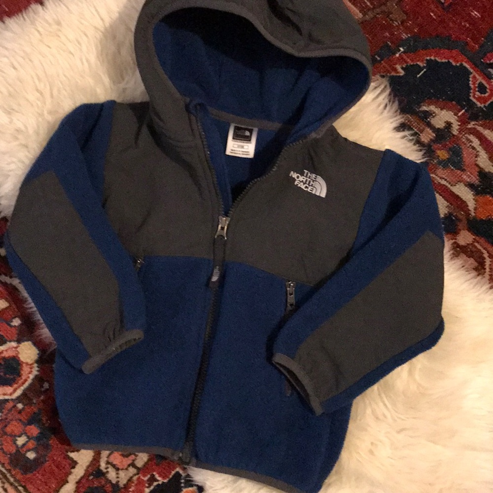 Excellent condition North Face fleece with good 3T